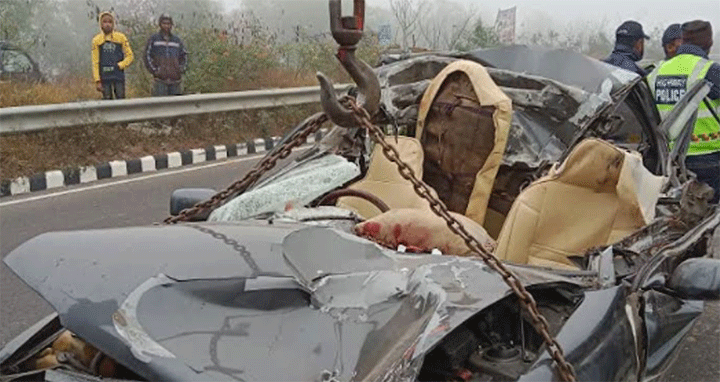 ফরিদপুরে ঘন কুয়াশায় সড়ক দুর্ঘটনায় মা-মেয়েসহ নিহত ৩