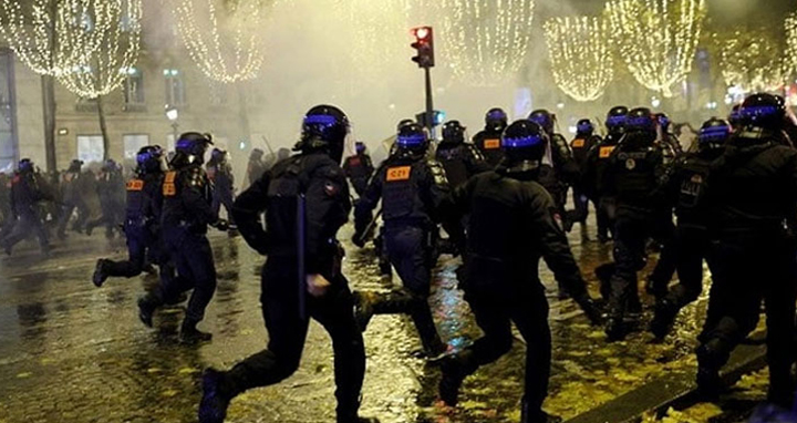 ফাইনালে হারের পর ফ্রান্সে বিক্ষোভ, পরিস্থিতি সামলাতে পুলিশের লাঠিচার্জ