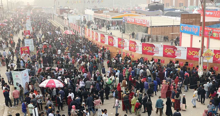 বাণিজ্য মেলায় উপচে পড়া ভিড় তবে বিক্রি কম