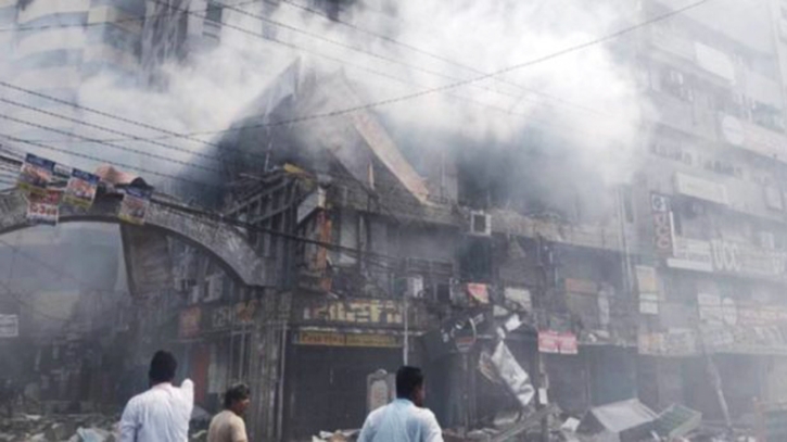 সায়েন্স ল্যাব এলাকায় ভবন ধস, অগ্নিকাণ্ড