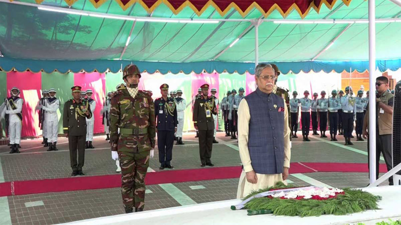 জাতির পিতার সমাধিতে শ্রদ্ধা জানালেন রাষ্ট্রপতি সাহাবুদ্দিন