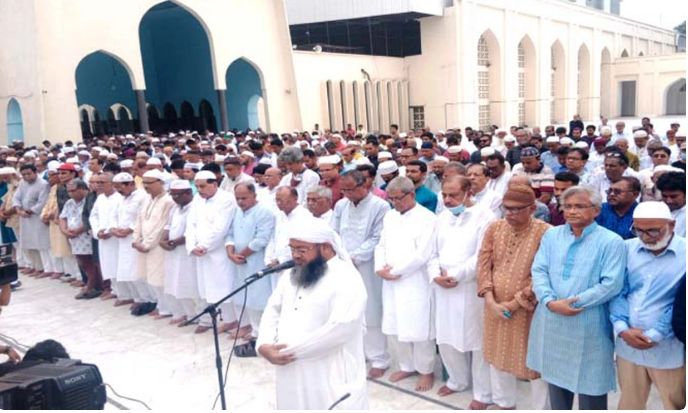 বায়তুল মোকাররমে শ্রদ্ধা-ভালোবাসায় সিক্ত সিরাজুল আলম খান