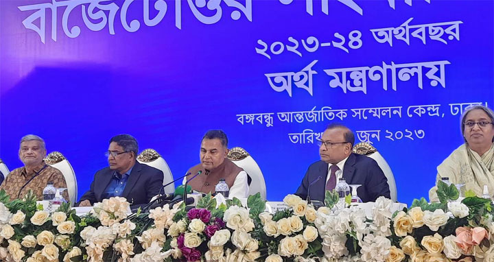 পুরো বাজেটই গরিব মানুষের জন্য উপহার : অর্থমন্ত্রী