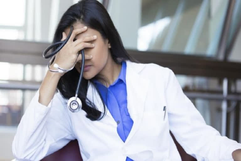 করোনাকালে সেবা দেওয়া ২৮ শতাংশ চিকিৎসক অবসাদে