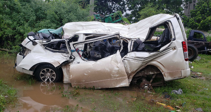 নরসিংদীতে ট্রাক-মাইক্রোবাসের মুখোমুখি সংঘর্ষে নিহত ৭