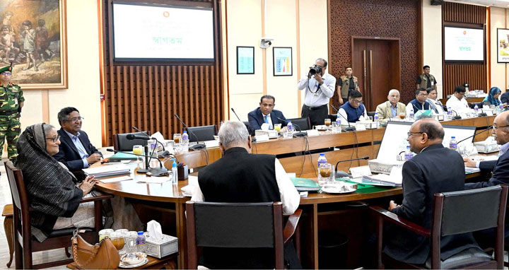 মূল্যস্ফীতি ও অপ্রয়োজনীয় ব্যয় কমাতে প্রধানমন্ত্রীর নির্দেশ