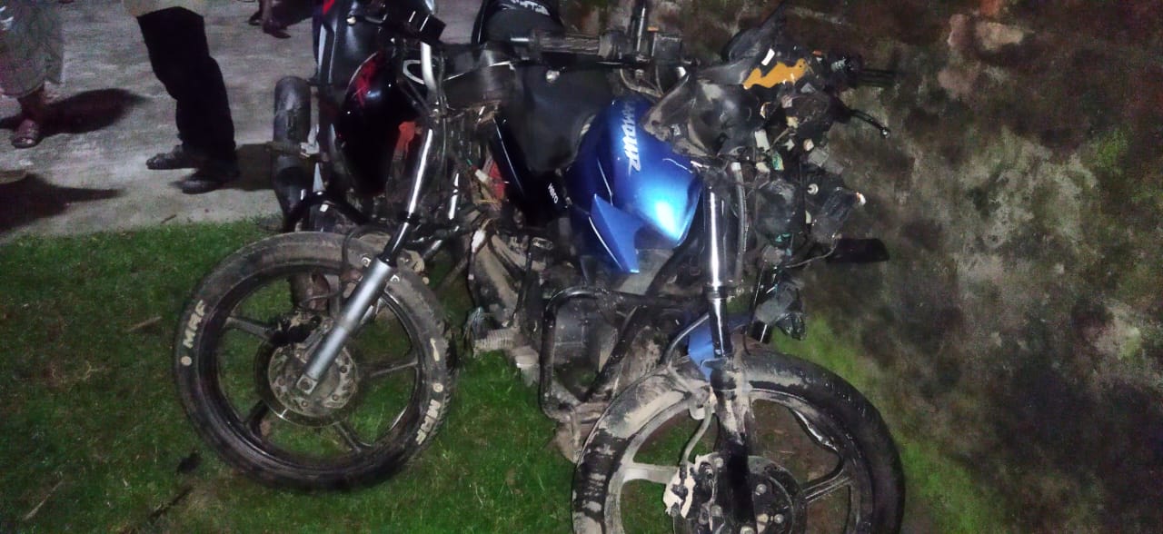 সড়ক দুর্ঘটনায় মোরেলগঞ্জে নিহত ২,আহত ৪