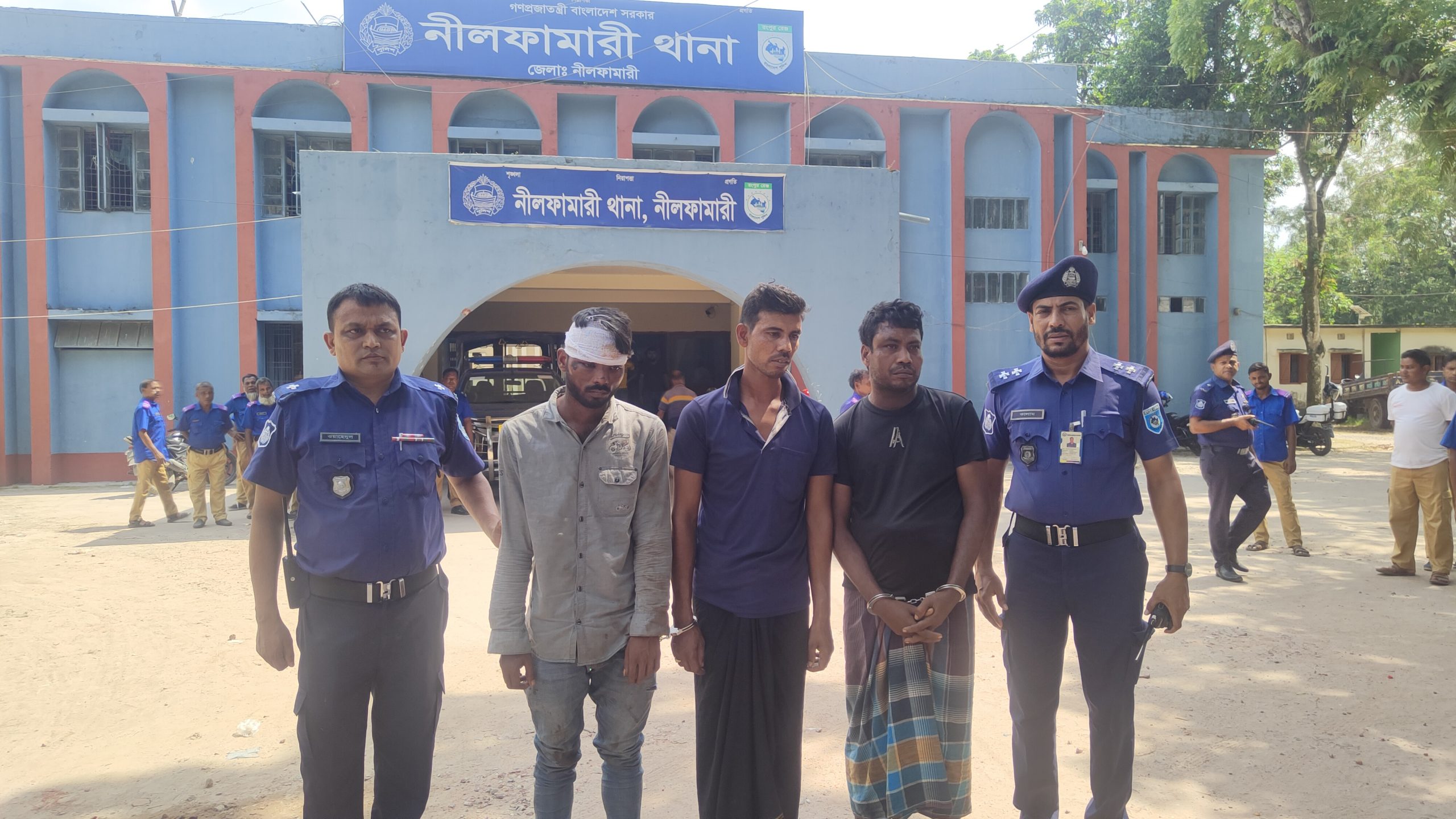 ৬০ কিমি রাস্তা ধাওয়া করে গরু চোর চক্রের ৩ সদস্যকে ধরলেন ওসি-তানভীরুল