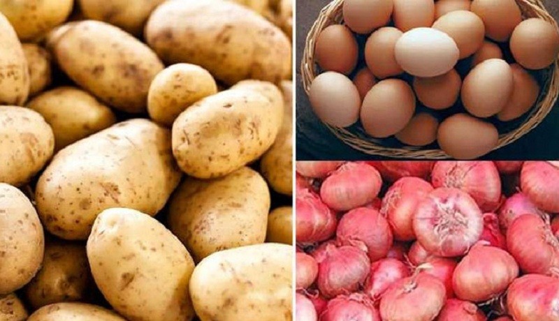 কারও কথাই মানছে না ডিম-আলু-পেঁয়াজ