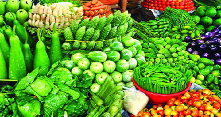 আকাশ ছোঁয়া সবজির দাম!