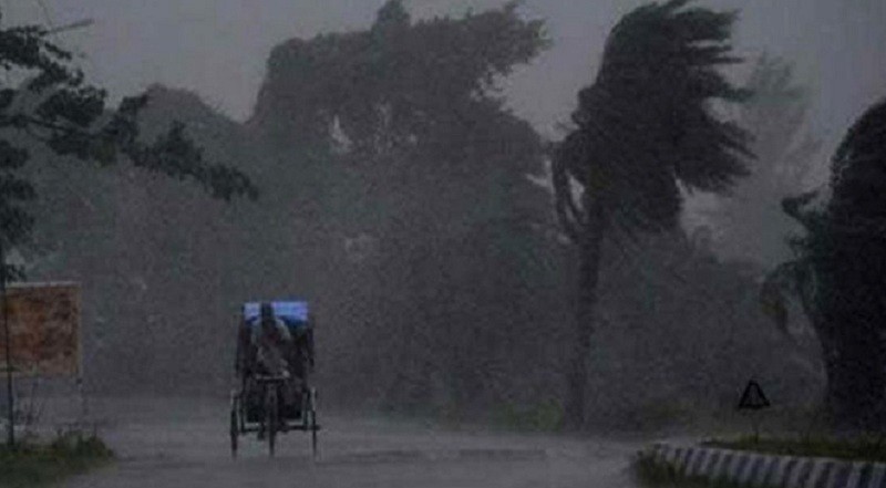 মৌসুমি বায়ু কম সক্রিয় থাকায় বৃষ্টিপাত ধীরে ধীরে কমতে থাকবে