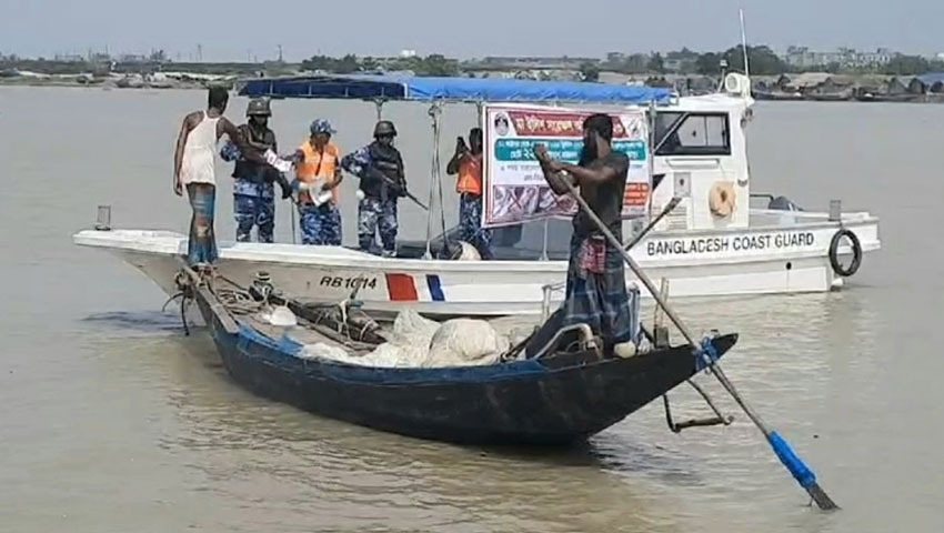 মা ইলিশ রক্ষায় উপকুলের কোষ্টগার্ডের অভিযান