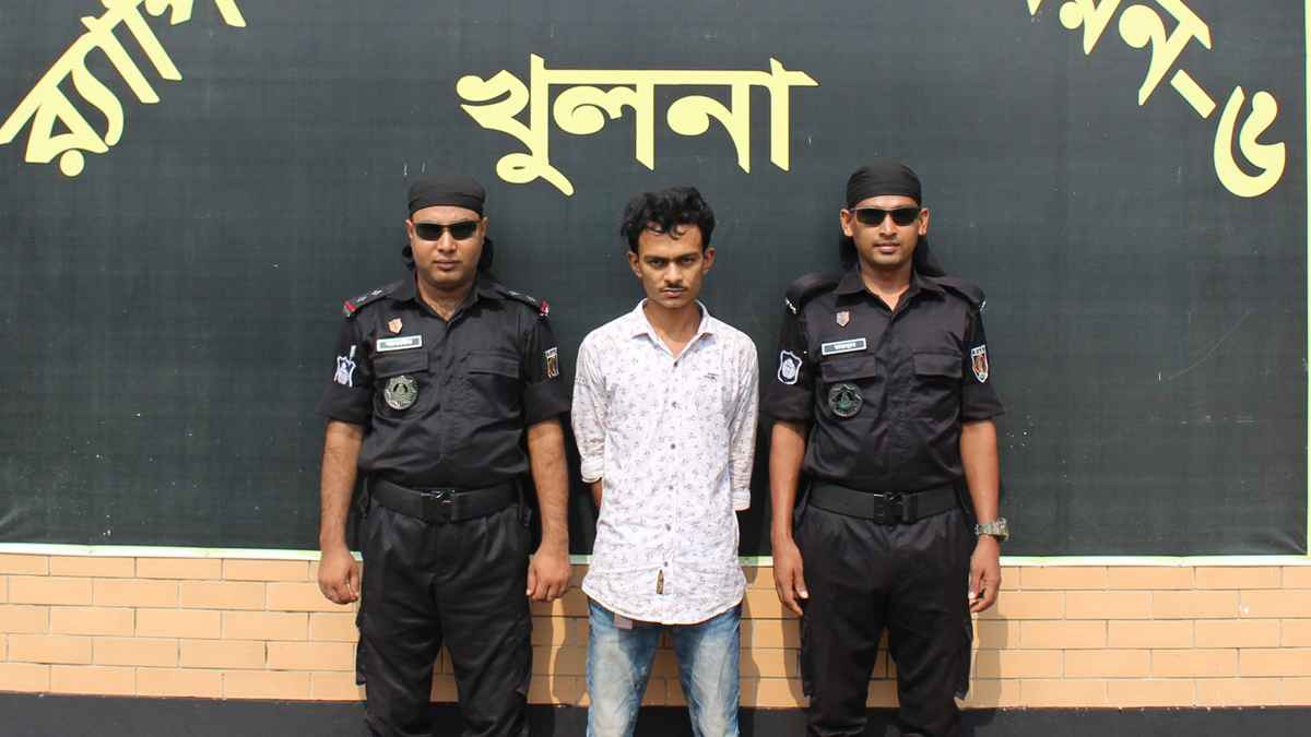 বাগেরহাটে র‍্যাব হাতে ৭ কেজি গাঁজাসহ আটক ১