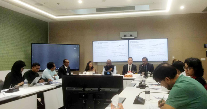 চলতি অর্থবছরে জিডিপি ৫ দশমিক ৬ শতাংশ হতে পারে : বিশ্বব্যাংক