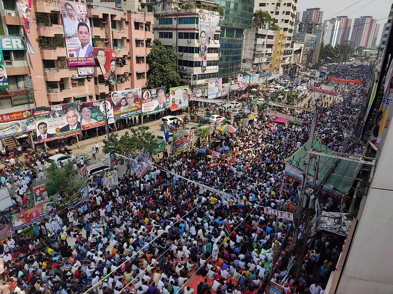 খালেদা জিয়ার স্থায়ী মুক্তির দাবিতে অনশন করছেন বিএনপির নেতা-কর্মীরা