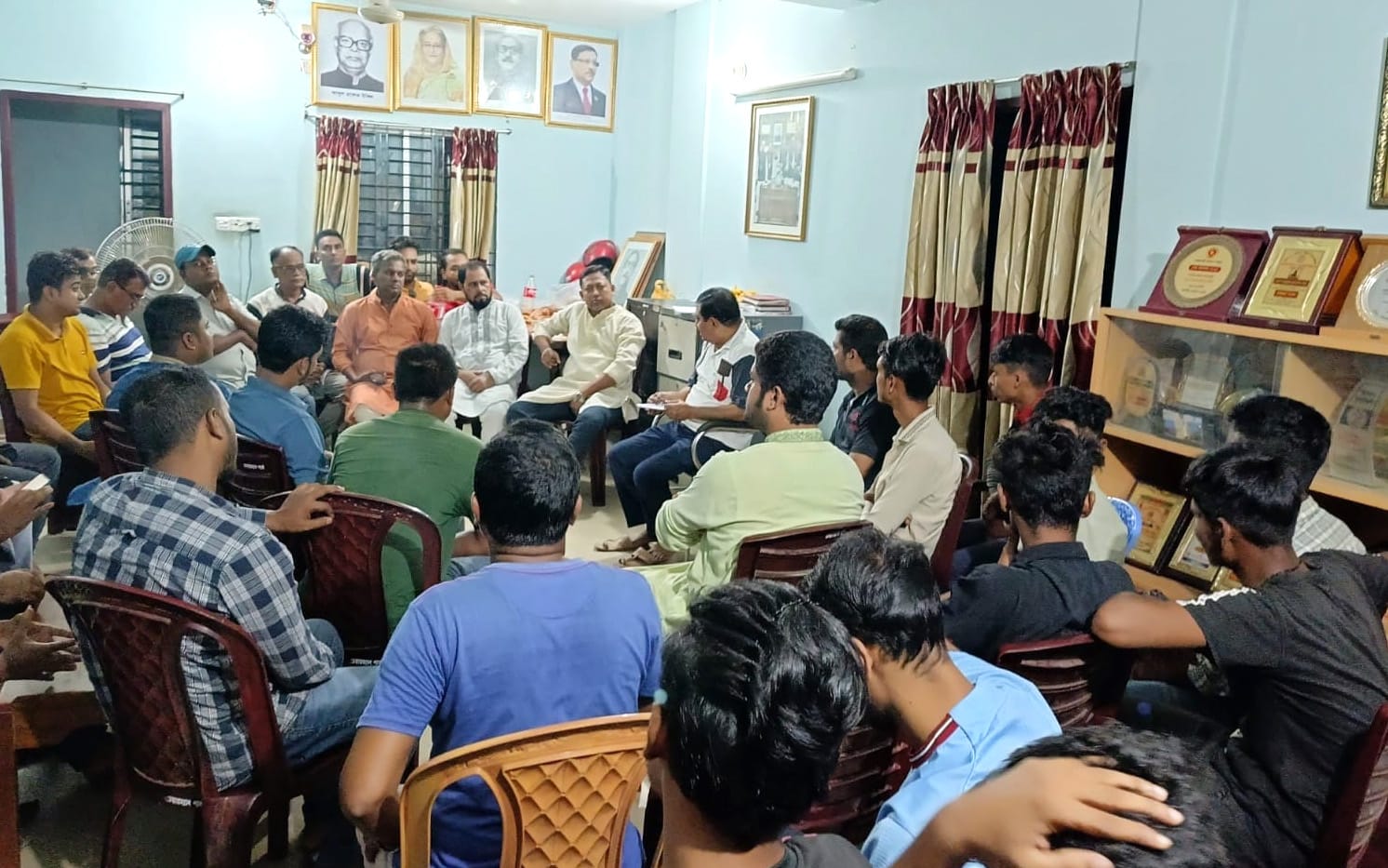 নৌকার প্রার্থী মনোনয়নে পরিবর্তন চান তৃণমূল নেতাকর্মীরা