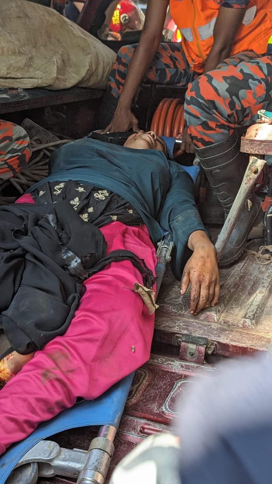 ব্রাহ্মণবাড়িয়ায় ট্রেনের নিচে ঝাঁপ দিয়ে হাত গেলো আত্মহত্যার চেষ্টারত নারীর