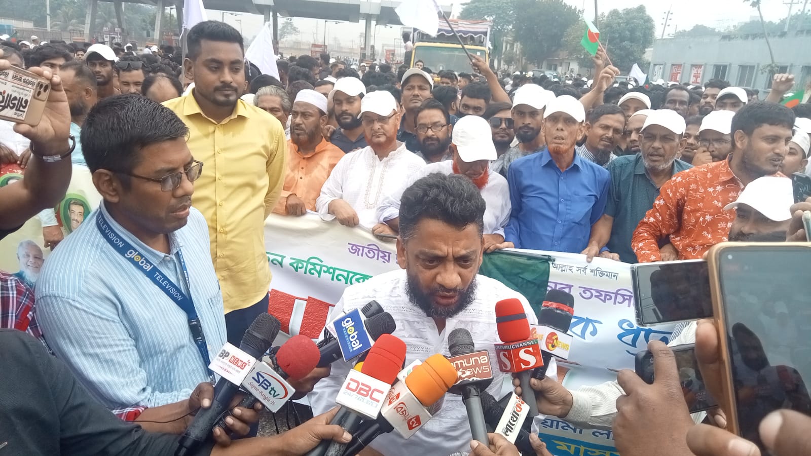 দ্বাদশ সংসদ নির্বাচনের তফসিল ঘোষণাকে স্বাগত জানিয়ে সোনারগাঁওয়ে আনন্দ মিছিল