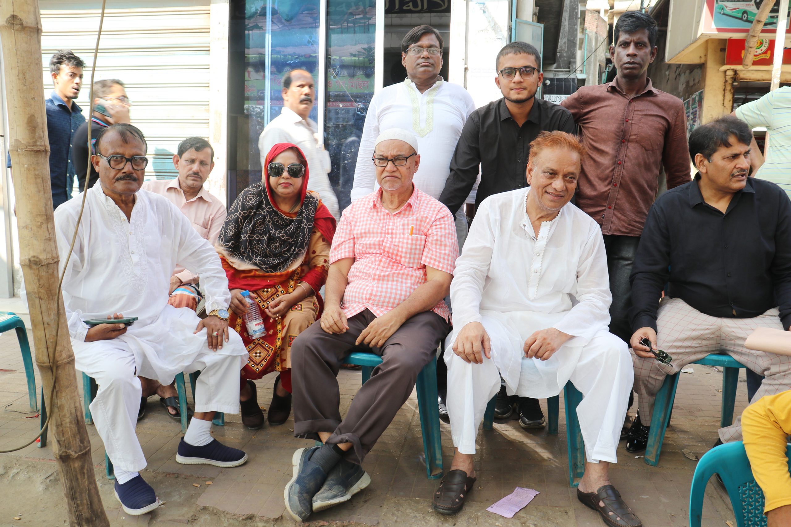 বিএনপি-জামাতের অবরোধ প্রতিহত করতে রাজপথে সতর্ক অবস্থানে মনোনয়ন প্রত্যাশী সিআইপি লুৎফর রহমান