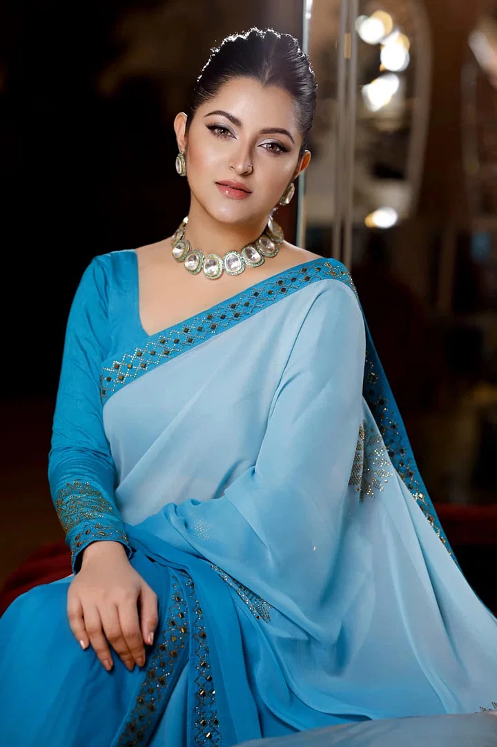 পরীমনি উনি সবকিছু এমন ষড়যন্ত্র বইলা চালায়ে যাইতে চান ক্যান, ফেসবুকে