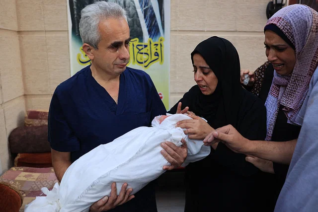 গাজায় ইসরায়েলি হামলা: শিশুদের জন্য এমন প্রাণঘাতী সংঘাত সাম্প্রতিক সময়ে দেখেনি বিশ্ব