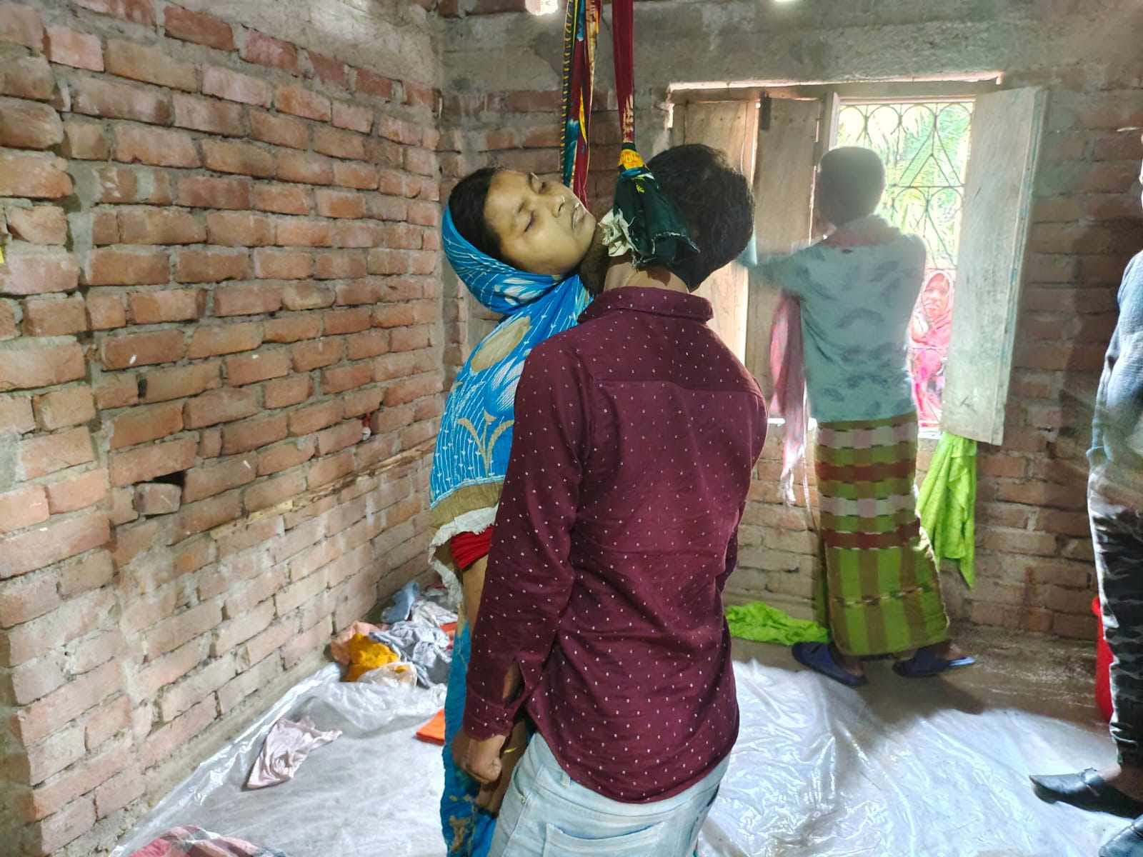 বেনাপোলে একই দড়িতে স্বামী-স্ত্রীর আত্মহত্যা