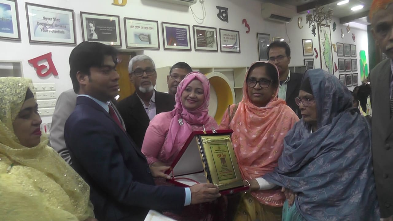 কুড়িগ্রামে জয়িতা হিসাবে সংবর্ধনা পেলেন ১০ নারী