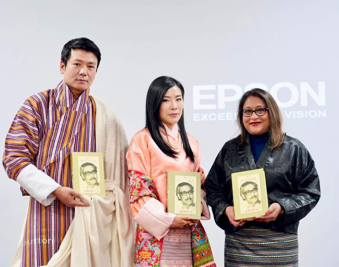 জংখা ভাষায় ‘অসমাপ্ত আত্মজীবনী’ নিয়ে এক্সে সায়মা ওয়াজেদের পোস্ট