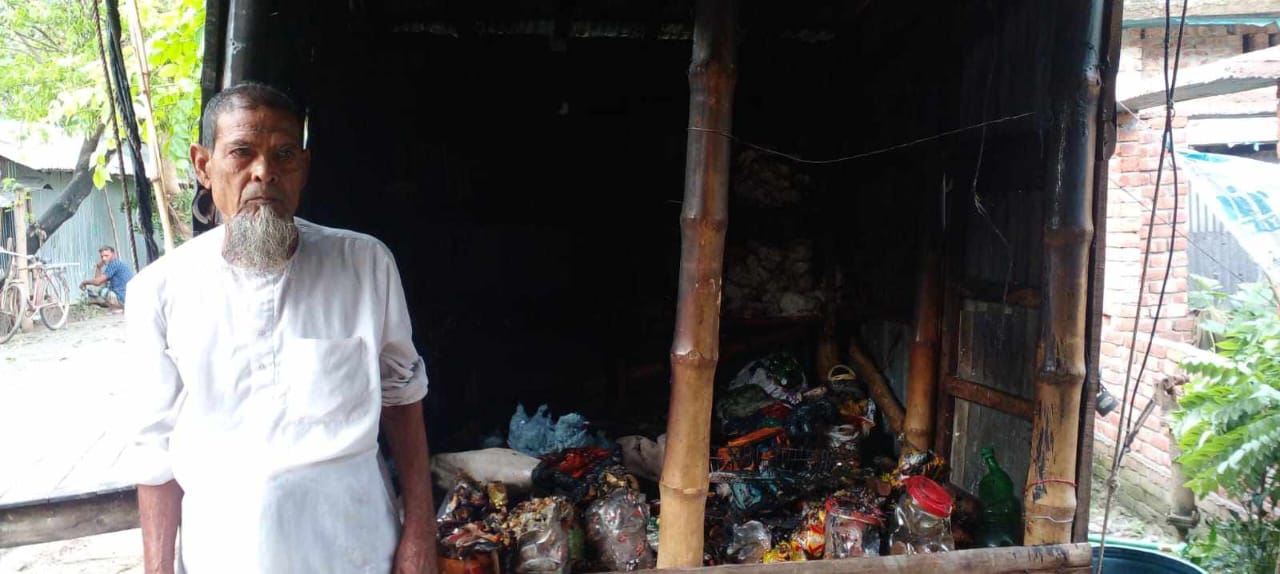 কোটচাঁদপরে বৃদ্ধের আয়ের উৎস মুদি দোকান পুড়ে ছাই