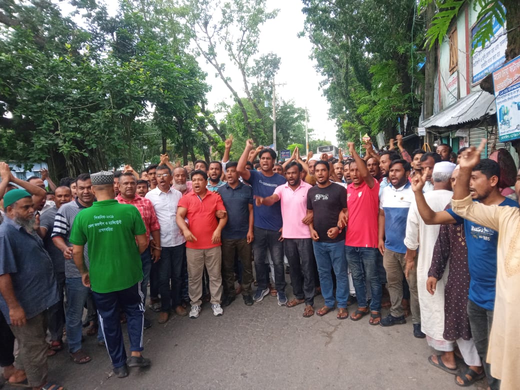 হাসিনা ও তার দোসরদের বিচারের দাবীতে মির্জাগঞ্জে বিএনপির অবস্থান কর্মসূচি