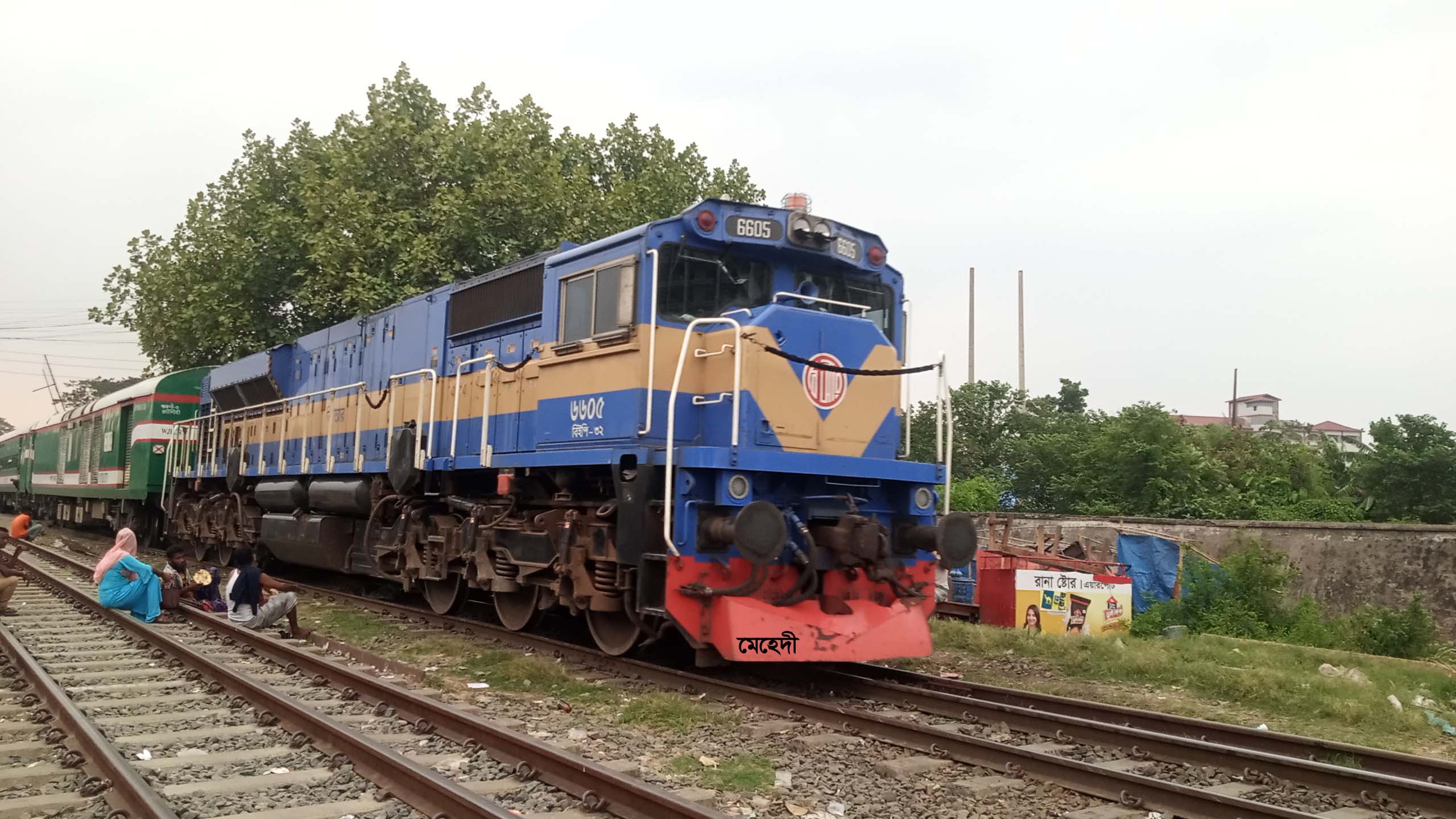 সীমিত পরিসরে আজ থেকে চলবে ট্রেন