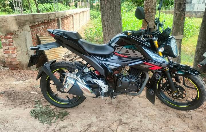 সাতকানিয়ায় এক বাড়িতে ডাকাতি মোটর সাইকেলসহ মালামাল লুট।