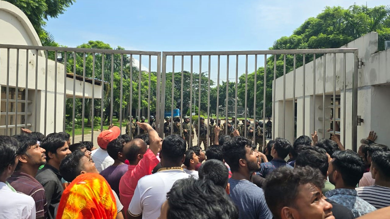 কাশিমপুর কারাগারে তীব্র উত্তেজনা, নিয়ন্ত্রণে সেনাবাহিনীর অবস্থান