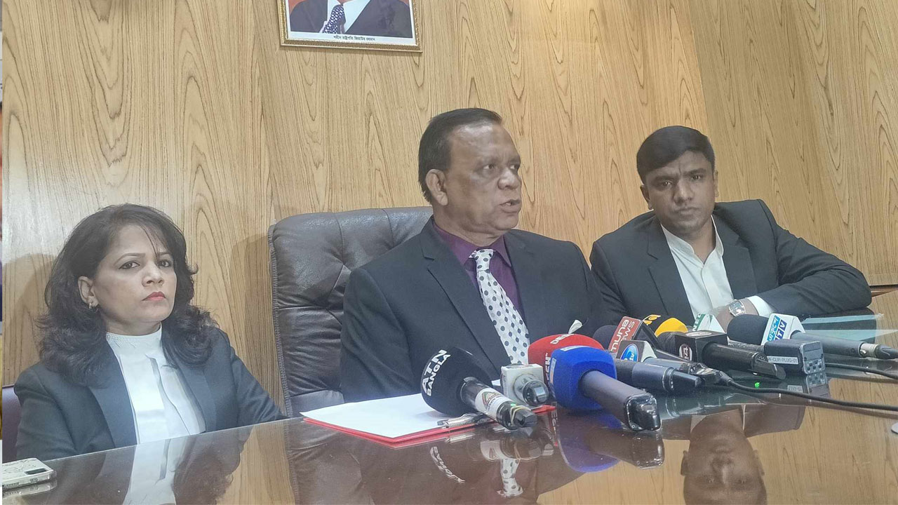 বিতর্কিত-দলবাজ বিচারপতিদের পদত্যাগ দাবি