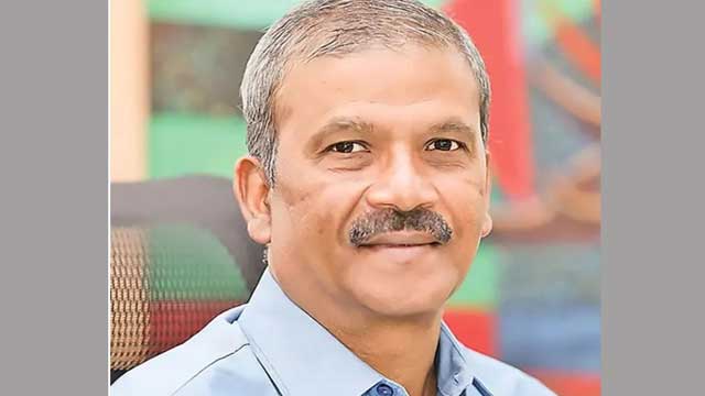 দেশ ছাড়ার গুঞ্জন, যা বললেন আসিফ নজরুল