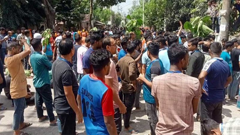 গাজীপুরে বকেয়া বেতন ও কারখানা খোলার দাবিতে মহাসড়ক অবরোধ