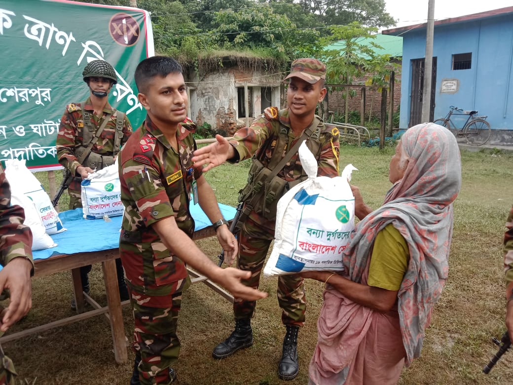 শ্রীবরদীতে  বন্যার্তদের মাঝে সেনাবাহিনীর ত্রাণ বিতরণ