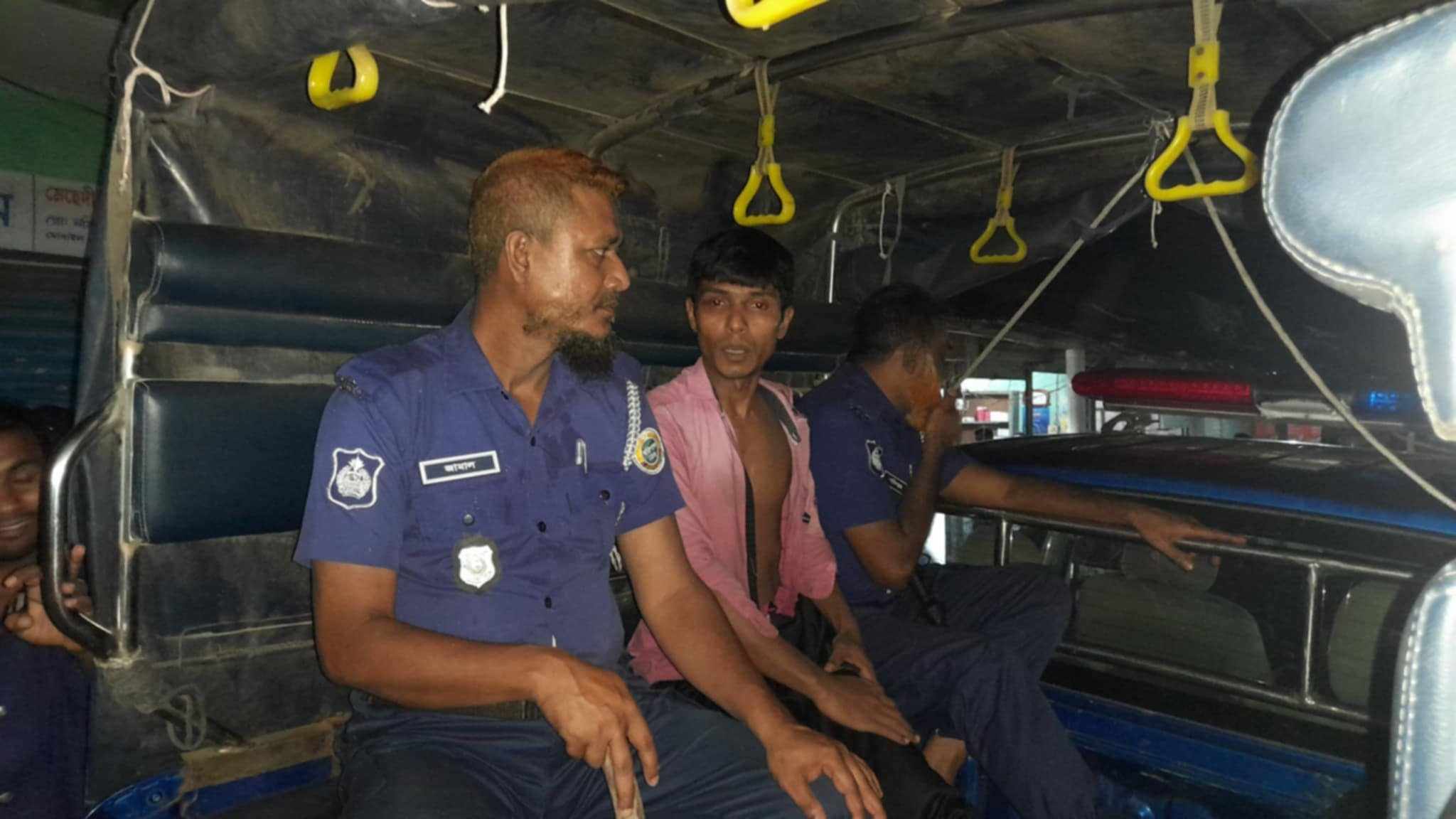 বিএনপির অফিস ভাঙচুরের ঘটনায় যুবলীগ কর্মী গ্রেফতার।