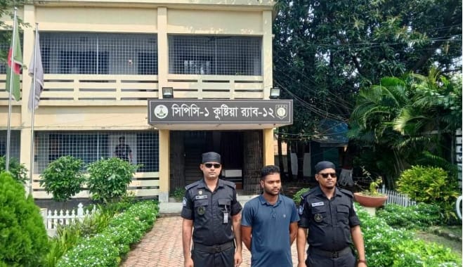 কুষ্টিয়া র‌্যাব এর অভিযানে খোকসা সড়ক দুর্ঘটনায় ০৪ শিশুর মৃত্যুর পলাতক মাইক্রোবাস চালক গ্রেফতার