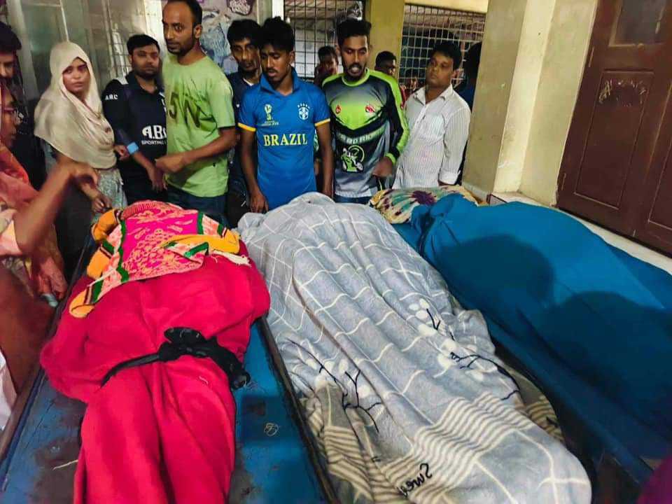 কুষ্টিয়া বিদ্যুৎস্পৃষ্ট হয়ে স্বামী-স্ত্রী মেয়ে’সহ একই পরিবারের ৩ জন নিহত, আহত ১