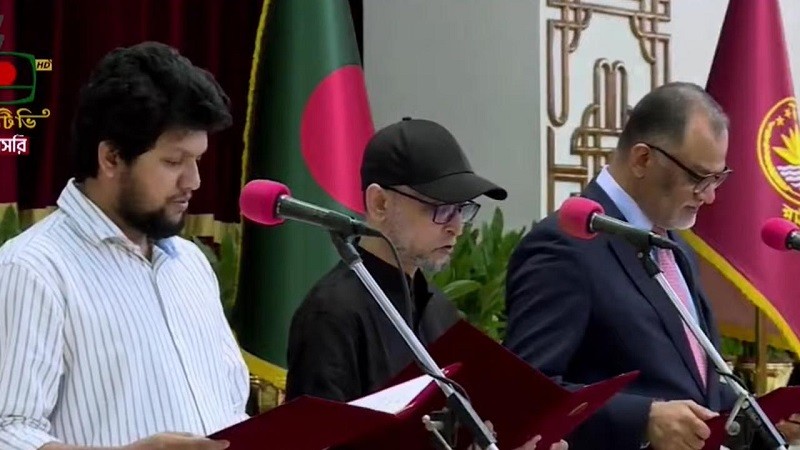 শপথ নিলেন ৩ উপদেষ্টা