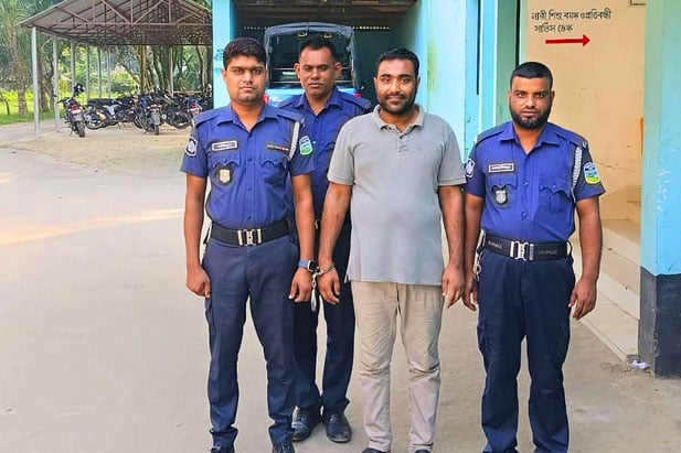 এনটিআরসিএ কর্মকর্তা পরিচয় দিয়ে চাকুরি প্রত্যাশীদের সাথে প্রতারণা অতপরঃ আটক