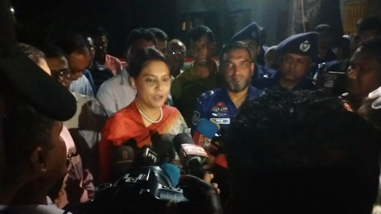 নতুন কোন ইট ভাটা অনুমোদন আমরা দেইনি,যদি কেউর অনুমোদনবিহীন ইট ভাটা করে থাকেন তাহলে ভেঙ্গে ফেলার হবে।সৈয়দা রিজওয়ানা হাসান