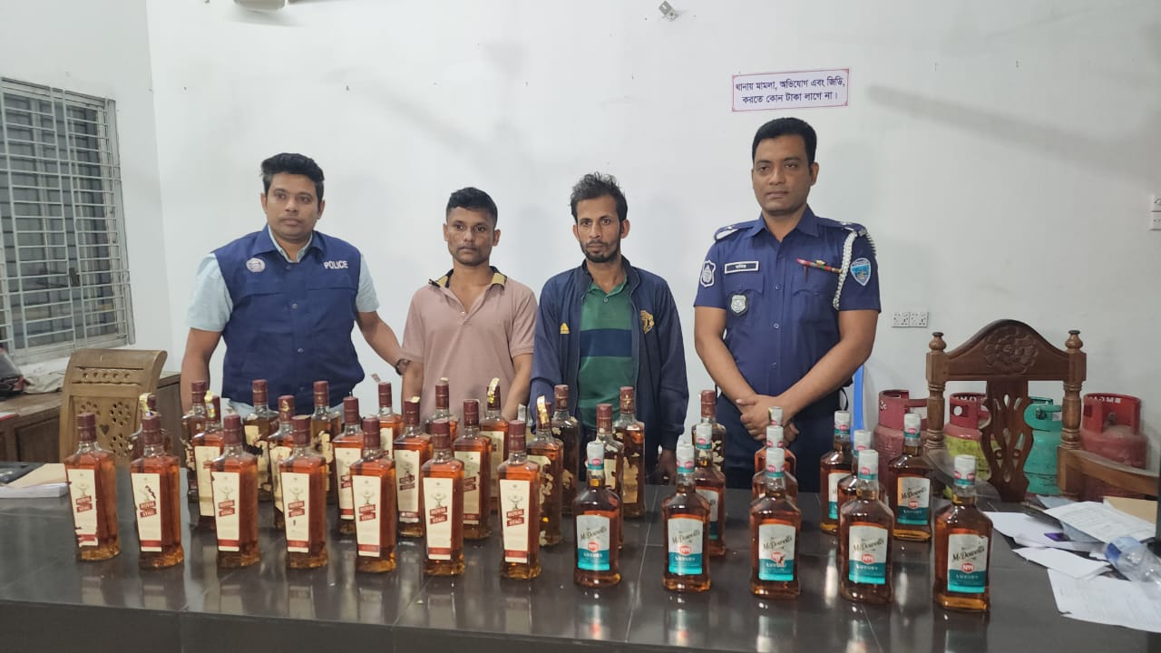 আশুলিয়ায় ৩৫ বোতল বিদেশী মদসহ ২ জন আটক