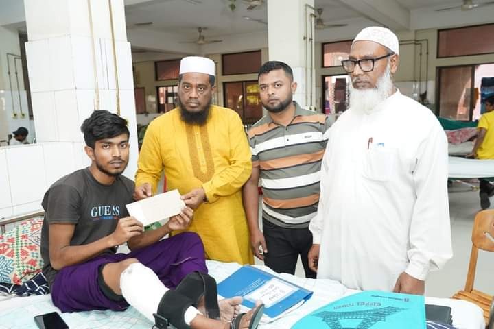 ছাত্র বৈষম্য আন্দোলনে আহতদের জন্য আর্থিক সহায়তা নিয়ে পাশে বিএনপি নেতা মোঃ সাইফুল ইসলাম