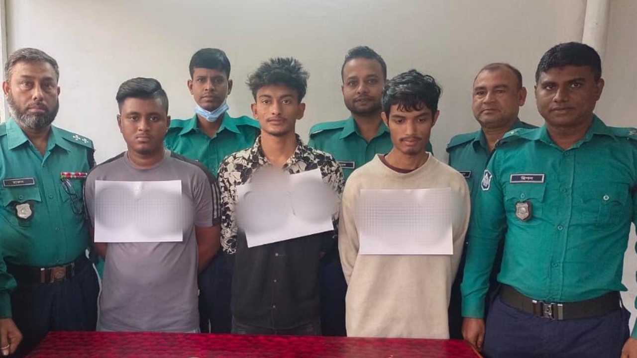 জুয়া খেলায় বাধা, মালিককে মেরে মাটিতে পুঁতে ঢালাই করে কর্মচারীরা