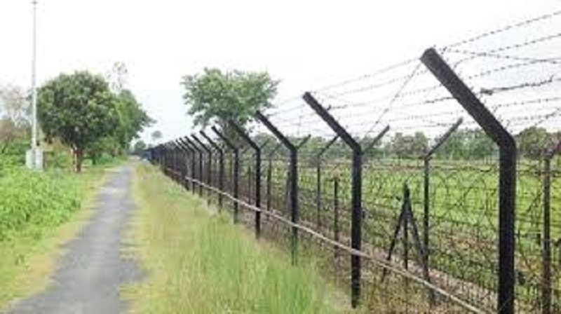 চুক্তি মেনেই সীমান্তে কাঁটাতারের বেড়া দেওয়া হচ্ছে: ভারত