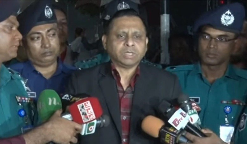 সন্ত্রাসীরা যত শক্তিশালীই হোক, রক্ষা পাবে না : ডিবি প্রধান