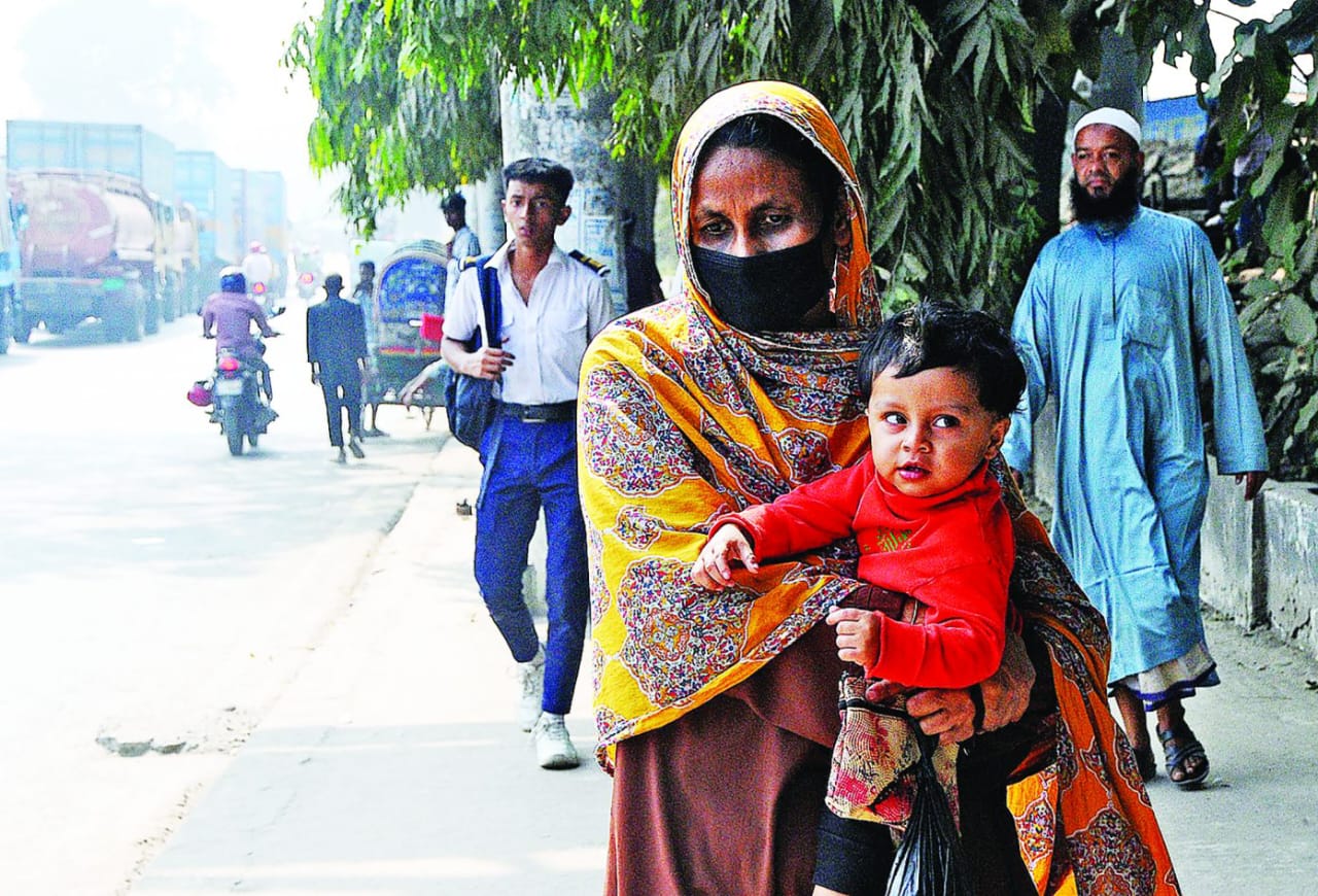 ইপিজেড, বন্দর-পোর্ট কানেক্টিং রোড এলাকা স্থবির, দুর্ভোগ সাধারণ জনগণ ও গার্মেন্টস কর্মীদের