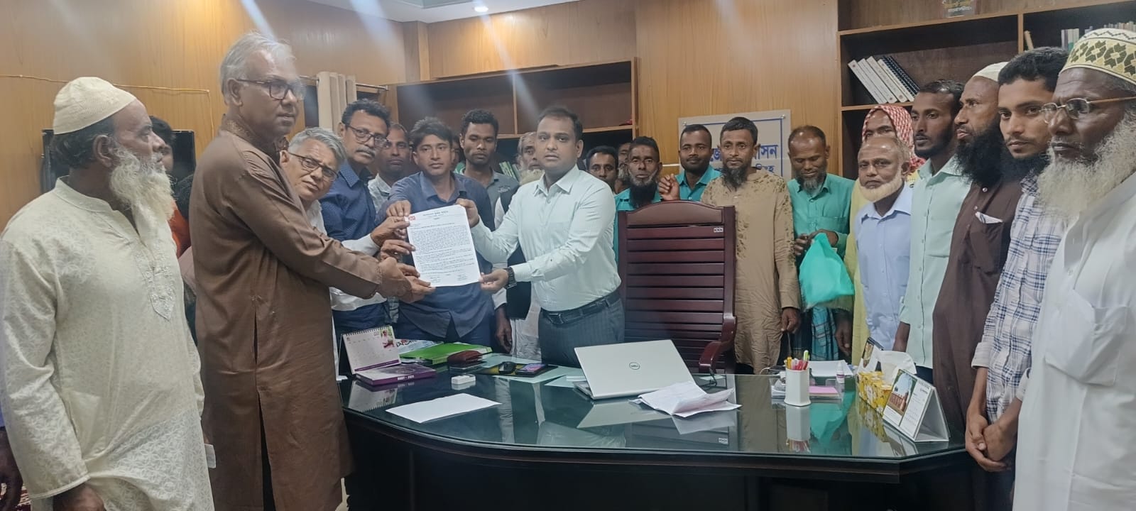 ৫ দফা বাস্তবায়নের দাবিতে গৌরীপুরে কৃষক সমিতির বিক্ষোভ মিছিল ও স্মারকলিপি পেশ